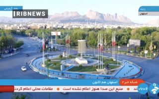 De Iraanse televisie toonde vrijdagmorgen beelden van Isfahan om de wereld ervan te overtuigen dat de situatie normaal is na een vermeende Israëlische aanval van afgelopen nacht. beeld AFP, IRIB