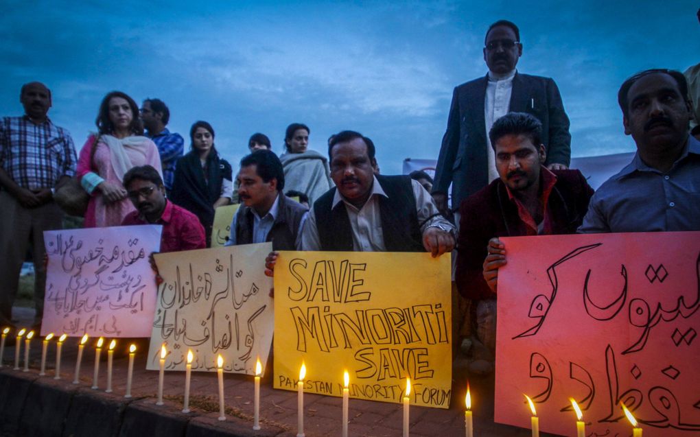 Pakistaanse christenen protesteerden in 2014 tegen het ombrengen van een christelijk stel dat werd verbrand vanwege vermeende godslastering. beeld EPA, Sohail Shahzad