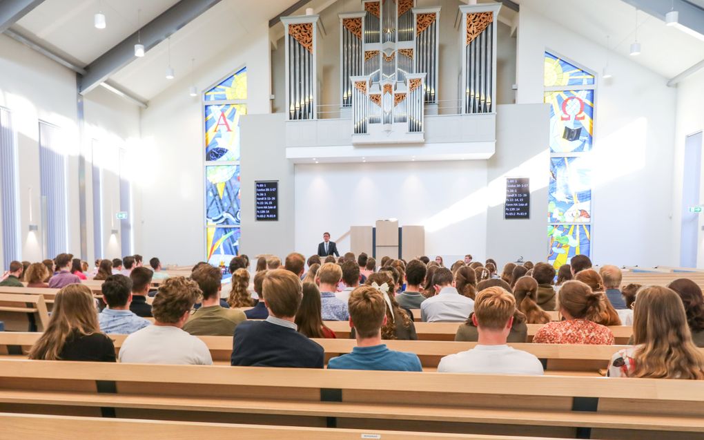 Ds. Middelkoop spreekt bij studentenvereniging Depositum Custodi over Gods leiding in je leven. beeld Coraline Ruitenbeek