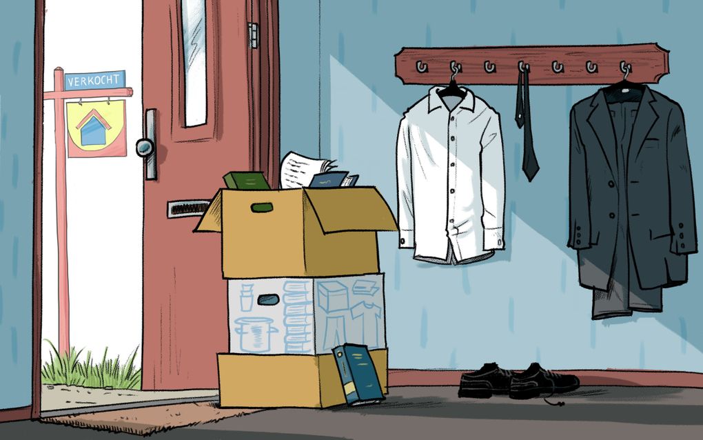Illustratie van verhuisdozen in de gang van een predikantswoning. Aan de kapstok een wit overhemd, zwarte jas en stropdas. Buiten een bordje  met daarop ”Verkocht”.