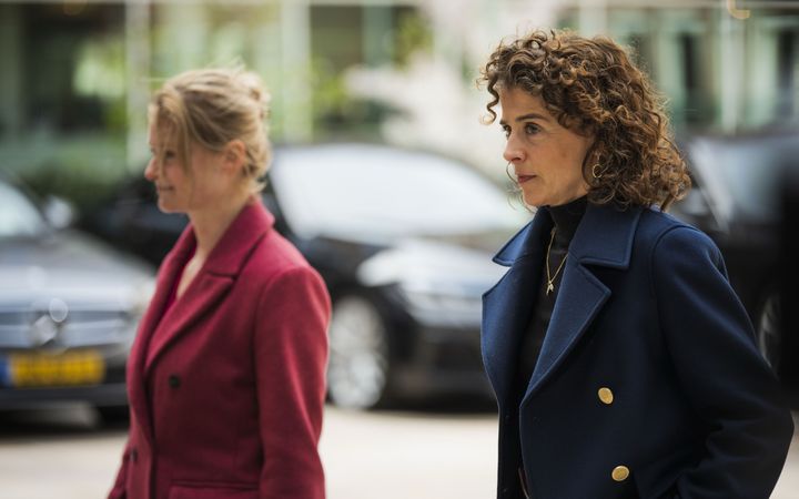 Minister Hermans staat de pers te woord voorafgaand aan de wekelijkse ministerraad