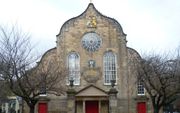 Canongate Kirk in Edinburgh, behorend tot de Church of Scotland. beeld Wikimedia