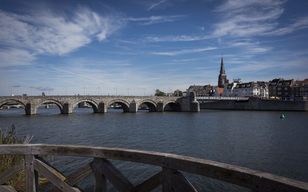 De Maas met de Servaasbrug bij Maastricht. beeld ANP, Lex van Lieshout