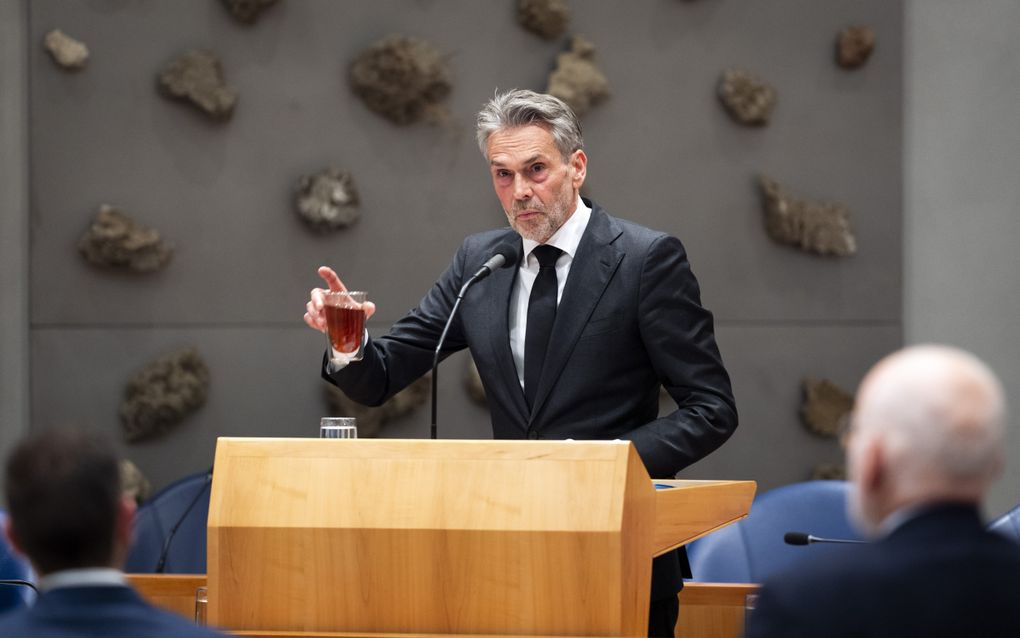 Premier Dick Schoof tijdens een debat in de Tweede Kamer over het geweld tegen supporters van Maccabi Tel Aviv in Amsterdam vorige week. beeld ANP, Jeroen Jumelet