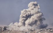 Bombardement op Gaza, maandagmorgen. beeld AFP, Menahem KAHANA 