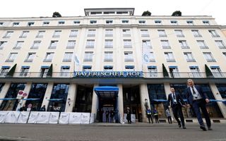 Aanblik van luxe hotel.