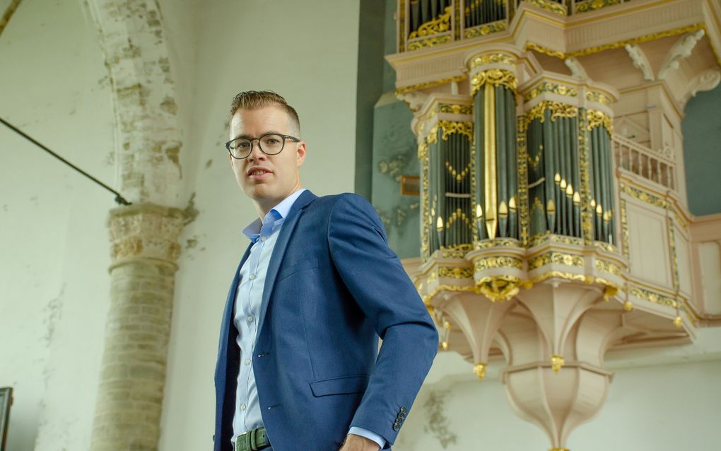 Marien Stouten, hier in de kerk van Brouwershaven. beeld Marien Stouten