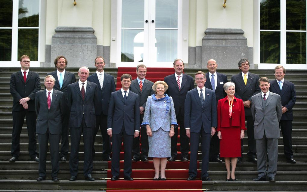 „Rutte zal het schrikbeeld van het eerste kabinet-Balkenende voor ogen staan, dat gedomineerd werd door onervaren bewindslieden.” Foto: het kabinet-Balkenende I. beeld RD, Henk Visscher