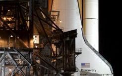 CAPE CANAVERAL - De spaceshuttle Discovery op de lanceerbasis. De shuttle moet woensdag om 21.51 uur de ruimte ingaan. Foto EPA