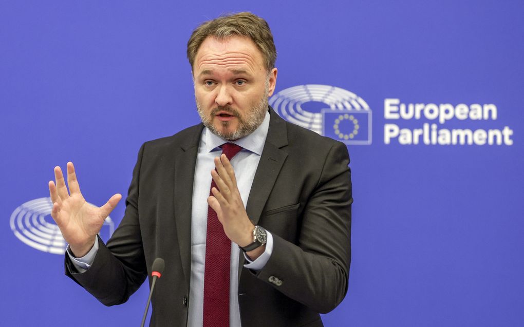 „We zullen niet langer indirect de oorlogskas in het Kremlin helpen vullen”, zei Eurocommissaris Dan Jørgensen (Energie) bij de presentatie van de routekaart. beeld EPA, Ronald Wittek