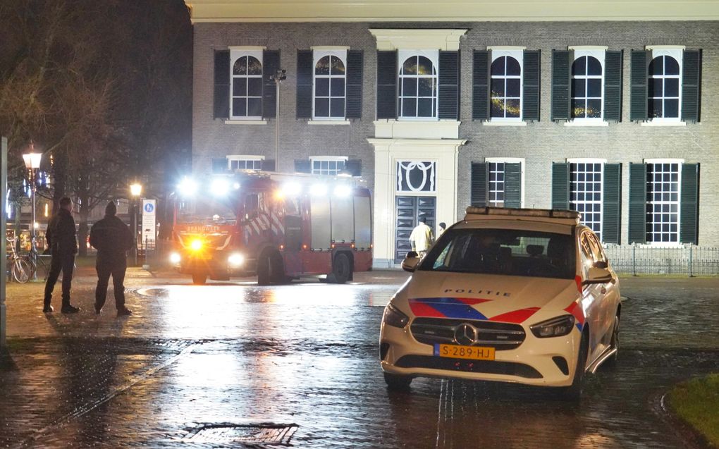 Hulpdiensten bij het Drents Museum in Assen, waar enkele mannen zaterdagochtend vroeg enkele Roemeense topstukken roofden, waaronder de wereldberoemde gouden helm van Cotofenesti. beeld ANP, Persbureau Meter