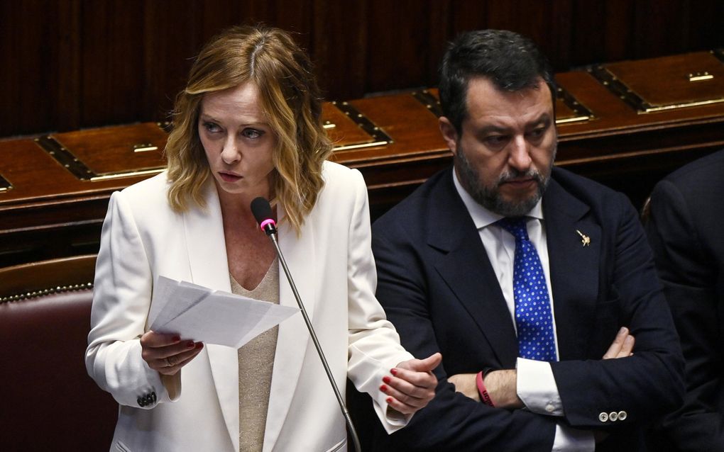 De Italiaanse premier Giorgia Meloni (l.) en vicepremier Matteo Salvini tijdens een zitting van de Italiaanse Tweede Kamer. beeld EPA, Riccardo Antimiani