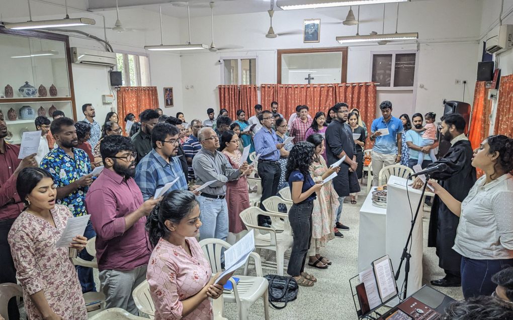 Een kerkdienst van de Trinity Presbyterian Church in Chennai, India. Voorganger is ds. Christopher Poshin David. beeld RD