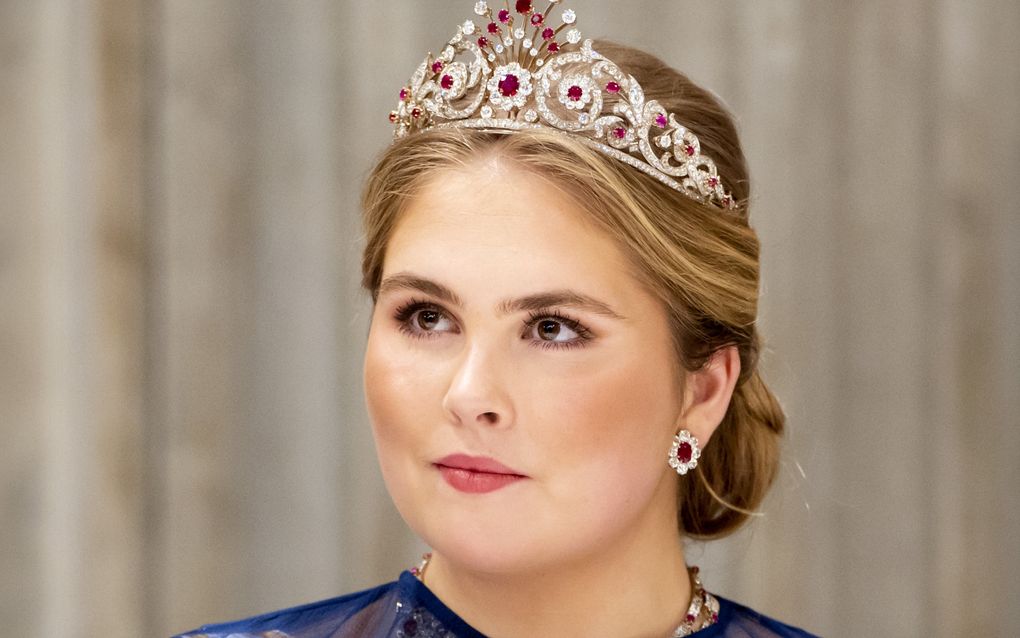 Prinses Amalia draagt de Pauwenstaartdiadeem tijdens het galadiner bij het staatsbezoek van het Spaanse koningspaar aan Nederland. beeld ANP, Koen van Weel