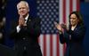 Kamala Harris presenteerde haar running mate, Tim Walz, gisteren op een rally in Pennsylvania. beeld AFP, Brendan Smialowski