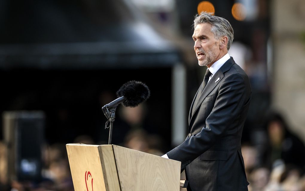 Premier Dick Schoof tijdens de Nationale Dodenherdenking op de Dam. beeld ANP, REMKO DE WAAL