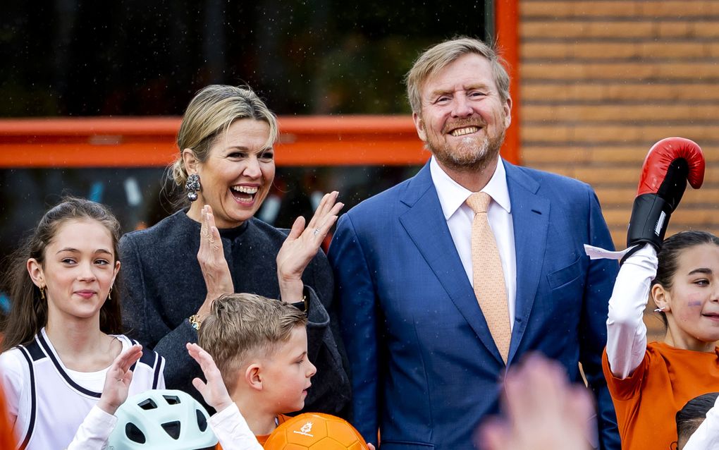 Koning Willem-Alexander en koningin Maxima tijdens de landelijke opening van de koningsspelen bij basisscholen KBS Klippeholm en CBS Vesterhavet. De Koningsspelen werden voor het eerst georganiseerd in 2013 in het kader van de inhuldiging van koning Willem-Alexander.  beeld ANP REMKO DE WAAL