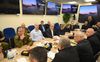De Israëlische premier Benjamin Netanyahu leidt een vergadering van het oorlogskabinet om een militair antwoord op de aanval van Iran te bespreken. beeld AFP, Prime Minister Office