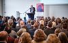 Paul Eikelboom hield dinsdag in Gouda een lezing op het symposium ”Als grenzen worden overschreden”. beeld Fred Libochant Fotografie