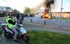 Auto’s gaan in vlammen op tijdens een onrustig verlopen koningsnacht in 2017 in Urk. beeld ANP, Ginopress