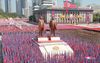 Een parade in Pyongyang met beelden van de Noord-Koreaanse leiders Kim Il-sung en Kim Jong-il, die als goden worden vereerd. beeld AFP, KCNA 