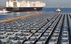 Op de kade van het Chinese Yantai wachten duizenden e-auto’s van het merk BYD op zeetransport naar Europa. beeld AFP