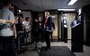 Geert Wilders (PVV) staat in nacht van dinsdag op woensdag na afloop van de formatiegesprekken de pers te woord. beeld ANP, Robin van Lonkhuijsen