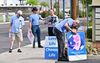 Prolifeactivisten demonstreren bij een abortuskliniek in Phoenix, in de Amerikaanse staat Arizona. beeld AFP, Frederic J. Brown