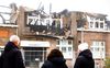 Omwonenden in de nasleep van de brand die woede in de Nederlandse gereformeerde Bethelkerk aan de Oranjestraat in de Rotterdamse wijk Overschie. beeld ANP, Iris van den Broek