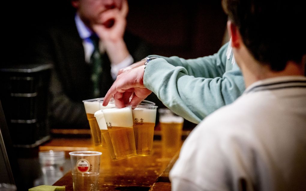 Het alcoholgebruik onder jongeren is stevig. beeld ANP, Robin Utrecht