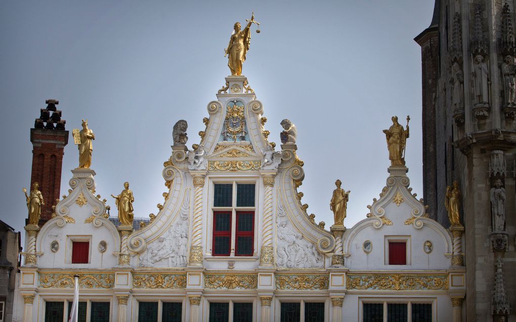 Vrouwe Justitia op de gevel van het Brugse Vrije in Brugge. Het beeld verwijst naar de periode waarin dit gebouw functioneerde als gerechtsgebouw (van 1795 tot 1984). beeld RD, Henk Visscher