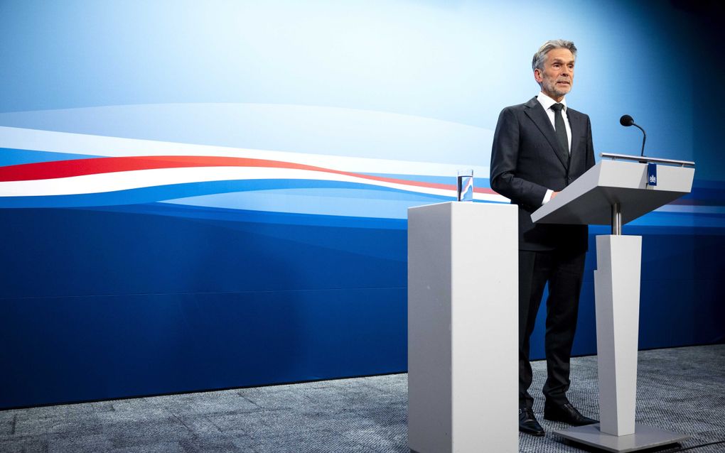 Minister-president Dick Schoof tijdens zijn eerste wekelijkse persconferentie na de ministerraad. beeld ANP, Sem van der Wal