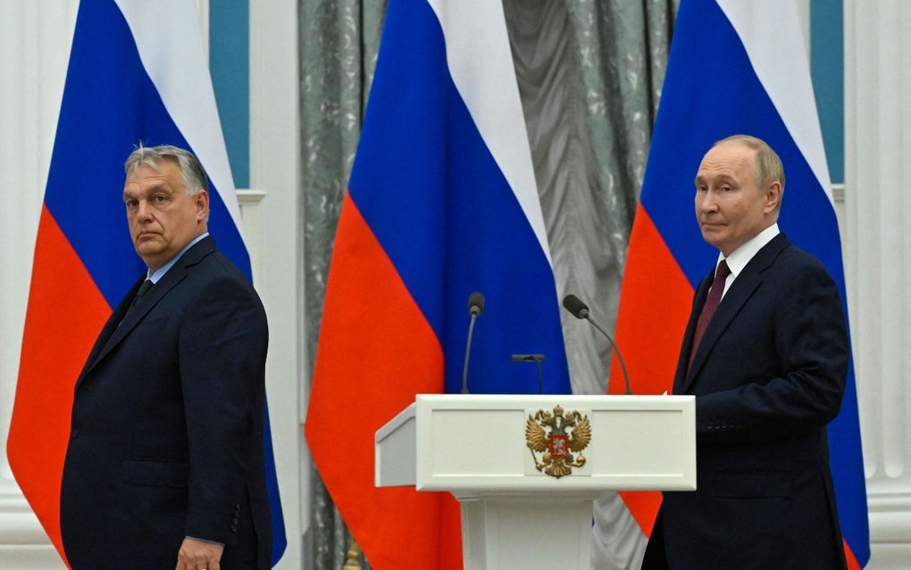 De Hongaarse premier Viktor Orbán en de Russische president Vladimir Poetin geven vrijdag een gezamenlijke persconferentie in het Kremlin. beeld AFP, Alexander Nemenov