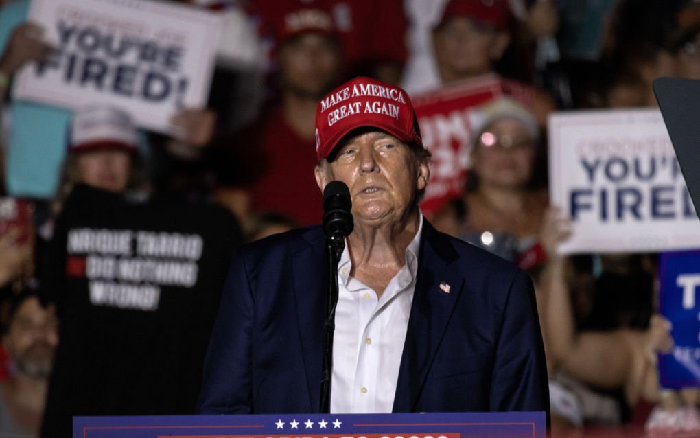 Trump daagde Biden uit voor een nieuw debat zonder moderators, waarin „de sterkste man zal blijven staan”. beeld EPA, Chistobal Herrera-Ulashkevich 