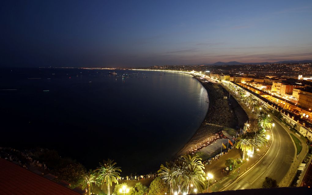 Fransen trekken tijdens de zomervakantie massaal naar de kust, zoals hier bij de zuidelijke stad Nice. beeld AFP, Valery Hache