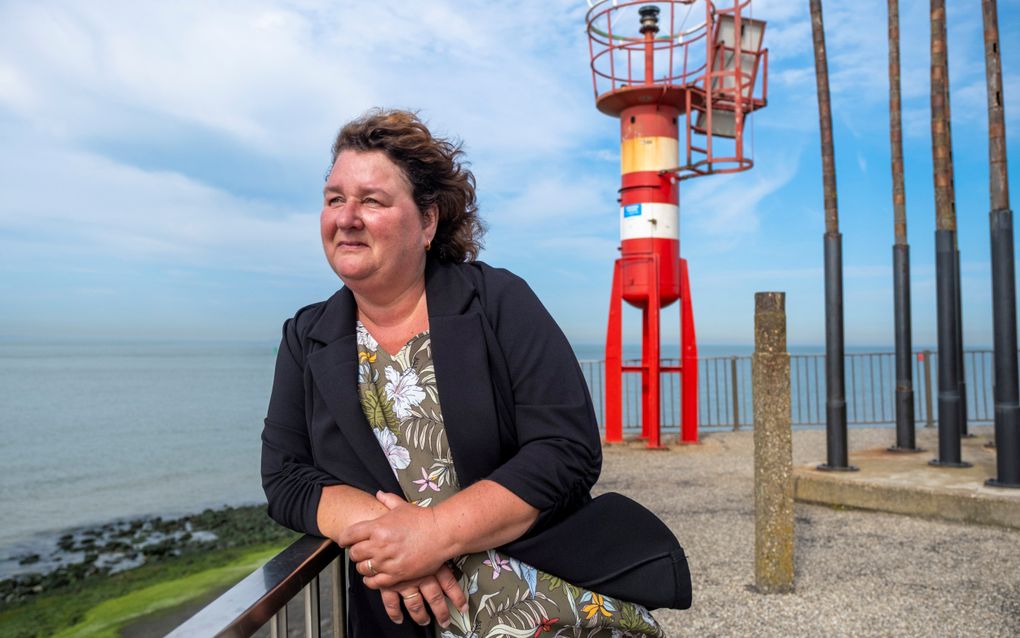 In haar woonplaats Vlissingen kan SGP-raadslid Lilian Janse geen boodschap doen zonder begroet of aangesproken te worden. beeld Dirk-Jan Gjeltema