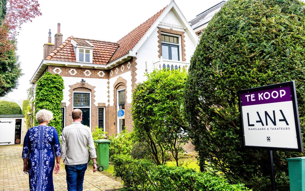 Kijkers tijdens de landelijke Open Huizen Dag van de NVM. beeld ANP, IRIS VAN DEN BROEK