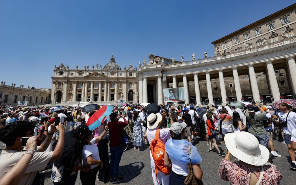 Het Sint-Pietersplein in Vaticaanstad. beeld EPA, Fabio Frustaci 