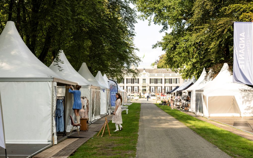 Rond Kasteel Groeneveld in Baarn is woensdag de jaarlijkse Terdege Zomerfair van start gegaan. beeld André Dorst