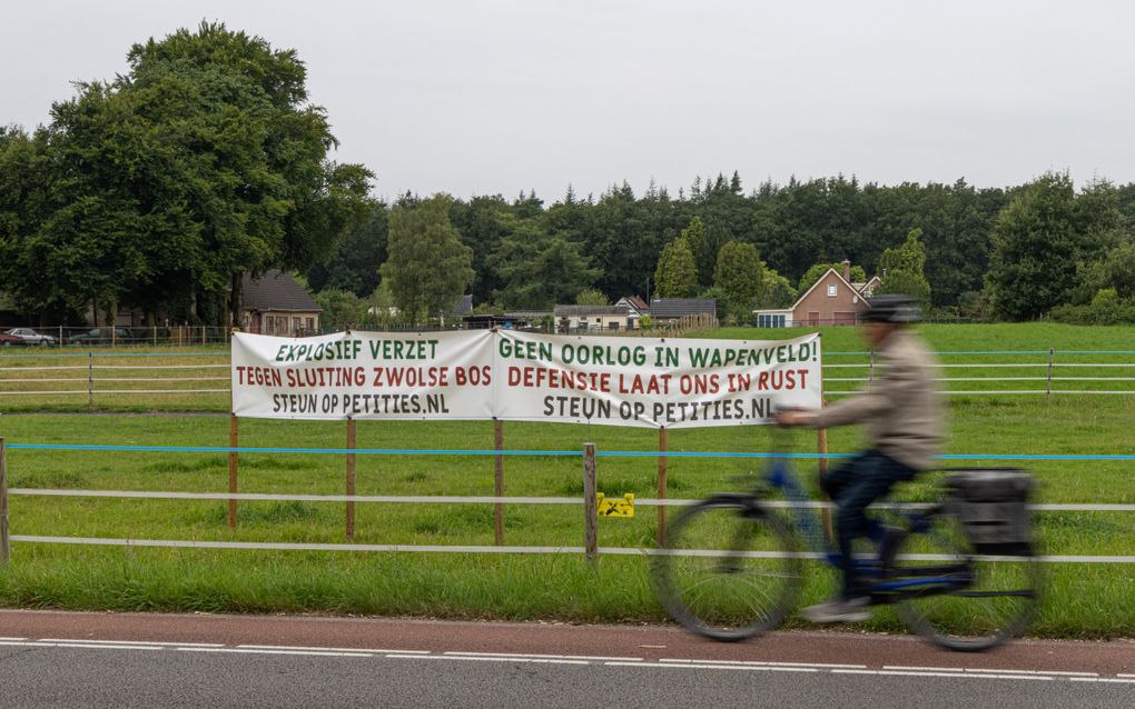 
In het Gelderse Wapenveld en omliggende dorpen heerst onrust over plannen van Defensie.  De krijgsmacht wil mogelijk natuurgebieden vlakbij Wapenveld afsluiten om daar militairen te kunnen laten oefenen met explosieven. beeld FotoPersBuro Frans Paalman.