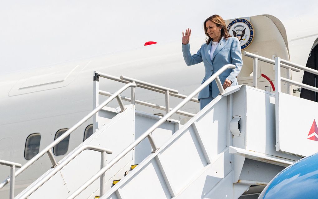 De Amerikaanse vicepresident Kamala Harris arriveert in Atlanta, Georgia. beeld AFP, Megan Varner