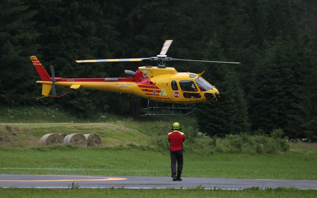 Een Italiaanse reddingshelikopter. beeld AFP, Pierre Teyssot