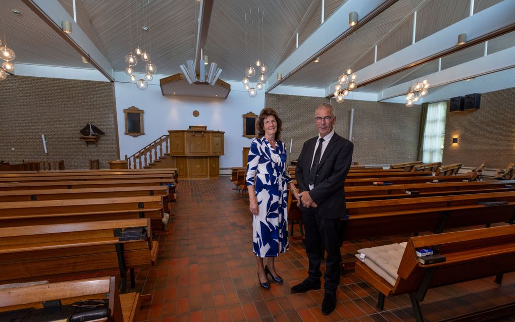 Kostersechtpaar Willem en Gusta de Vries-Ras van de Urker Moriakerk. beeld Freddy Schinkel