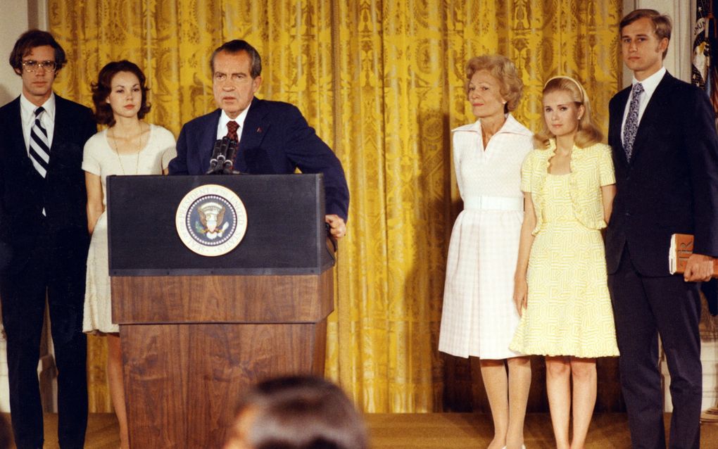 President Richard Nixon neemt afscheid van zijn personeel in het Witte Huis. beeld AFP