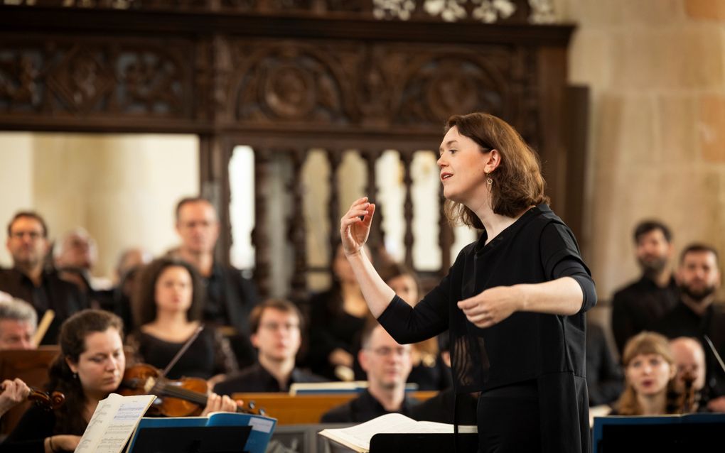 Johanna Soller tijdens een uitvoering van de ”Matthäus Passion” door de Nederlandse Bachvereniging, voorjaar 2024. beeld Marieke Wijntjes