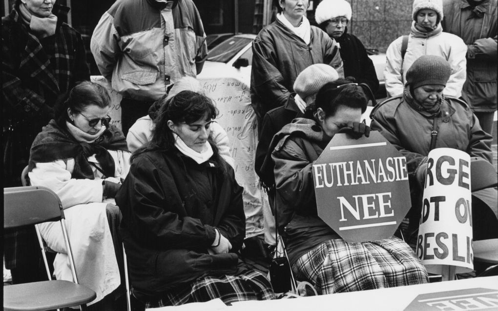 Euthanasie is sinds 2002 gelegaliseerd, maar al in 1993 waren er protesten tegen de wetgeving die dat mogelijk zou maken. beeld RD, Henk Visscher