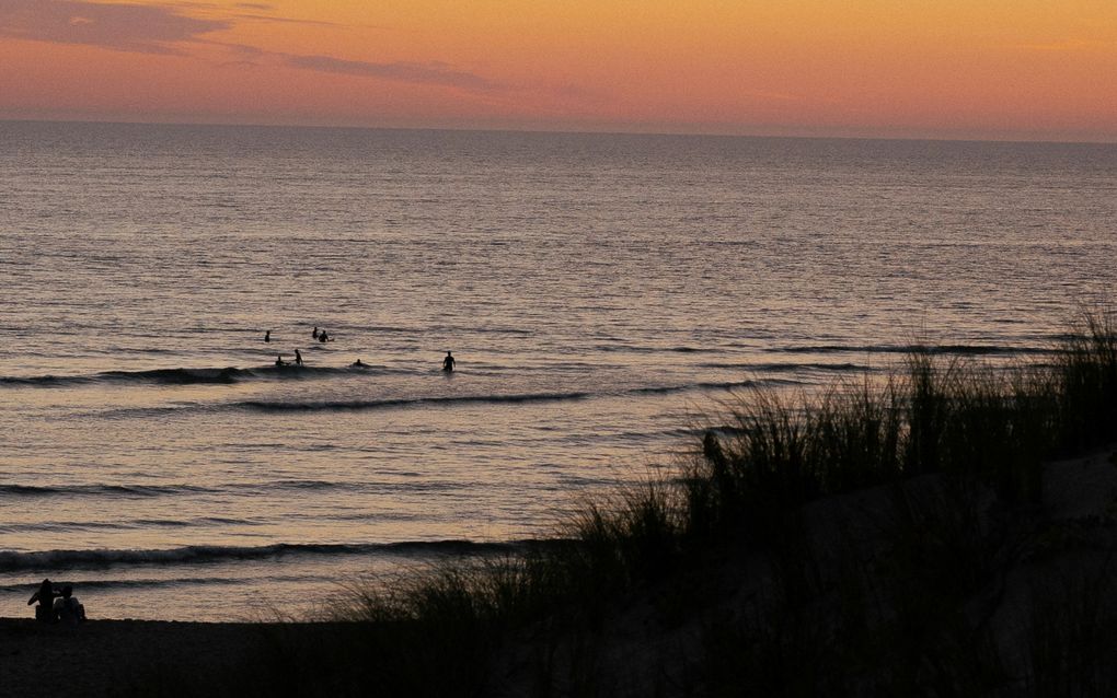 De dochter wist uiteindelijk zelf het strand van Grand Crohot weer te bereiken en de vader werd door andere zwemmers naar het strand gebracht. beeld Unsplah.