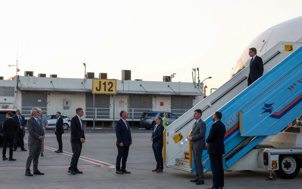 De minister van Buitenlandse Zaken van de Verenigde Staten, Antony Blinken, komt aan in Israël om te overleggen over een deal tussen Israël en Hamas. beeld AFP