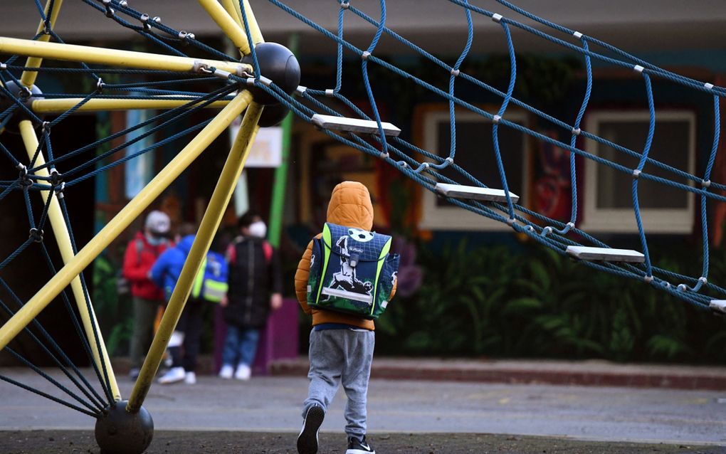 Kinderen op een schoolplein in Dortmund, Duitsland. beeld AFP, Ina Fassbender 