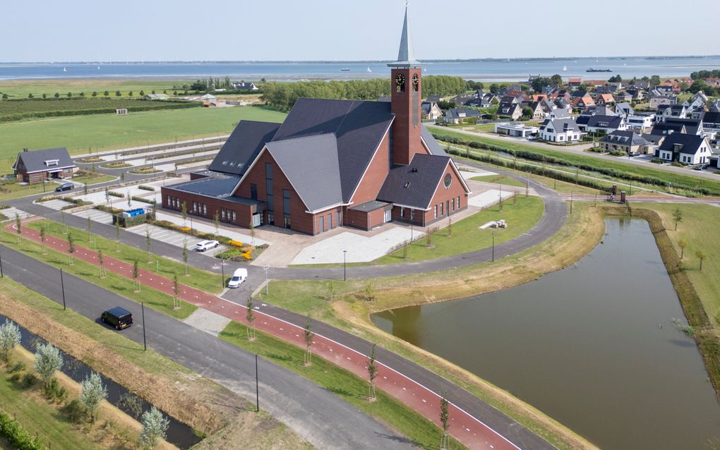 Kerk en pastorie. beeld Dirk-Jan Gjeltema